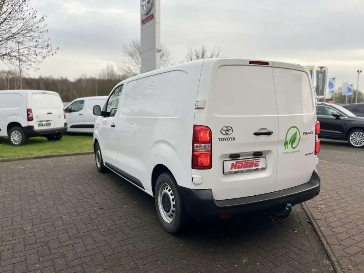 Gebraucht Toyota Proace Comfort 100 kW (136 PS) 2021 Schaumweiß Van / Kleinbus