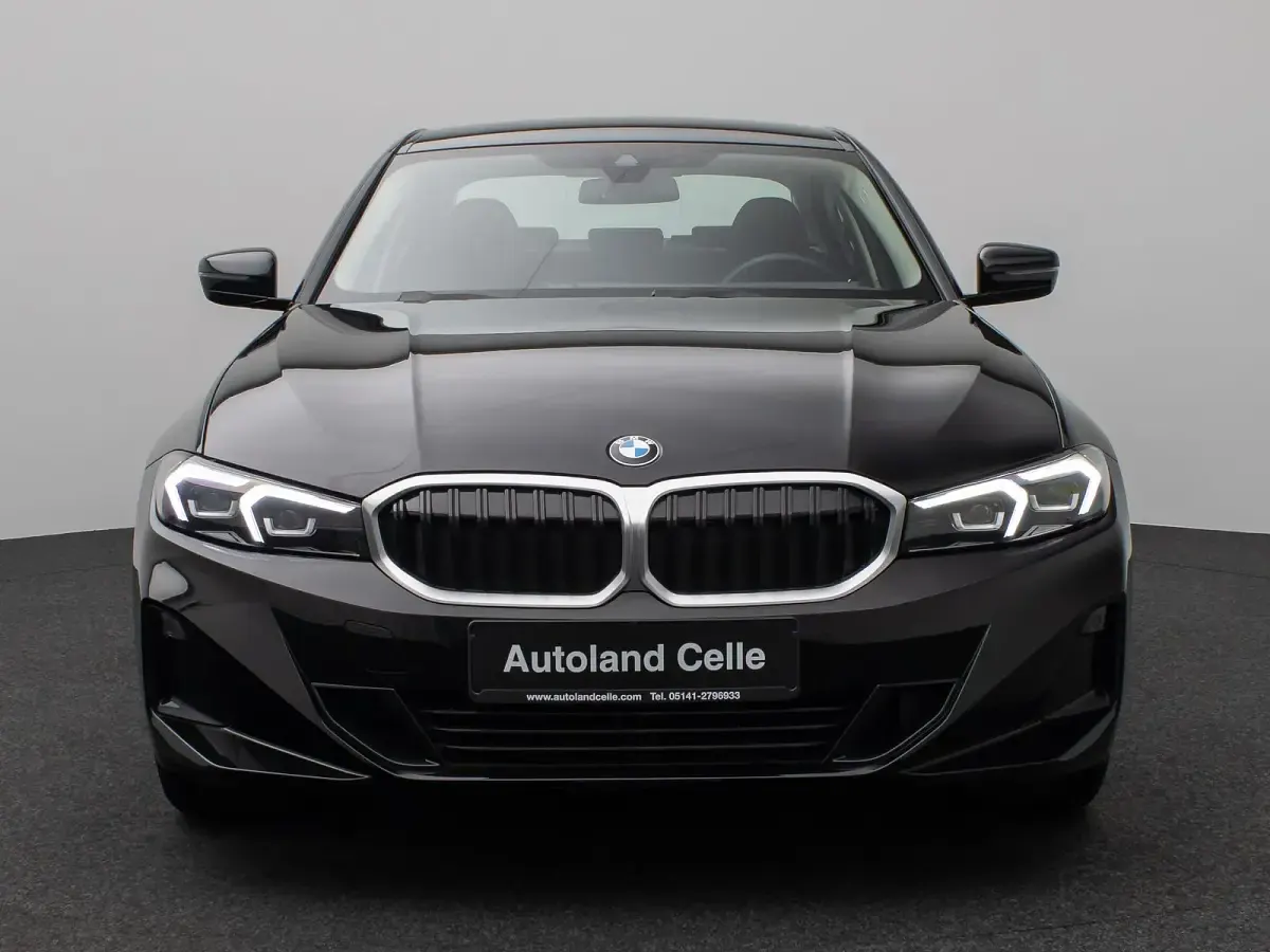Gebraucht BMW 318 Sport Line 156 PS (114 kW) 2024 Schwarz 2668 Limousine