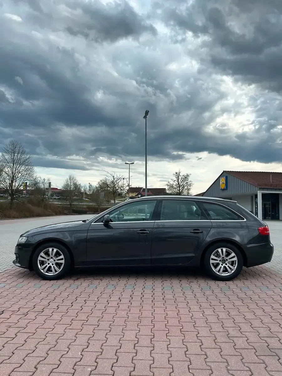 Gebraucht Audi A4 136 PS (100 kW) 2010 Grau Kombi