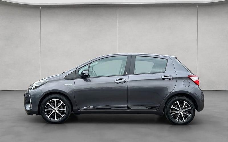 Gebraucht Toyota Yaris Hybrid Team 100 PS (73 kW) 2019 Grau Limousine