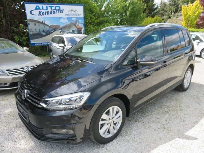 Deep black perleffekt Gebraucht 2020 VW Touran Comfortline Van / Kleinbus | 26.950 € (Teuer) - Bild 1/4