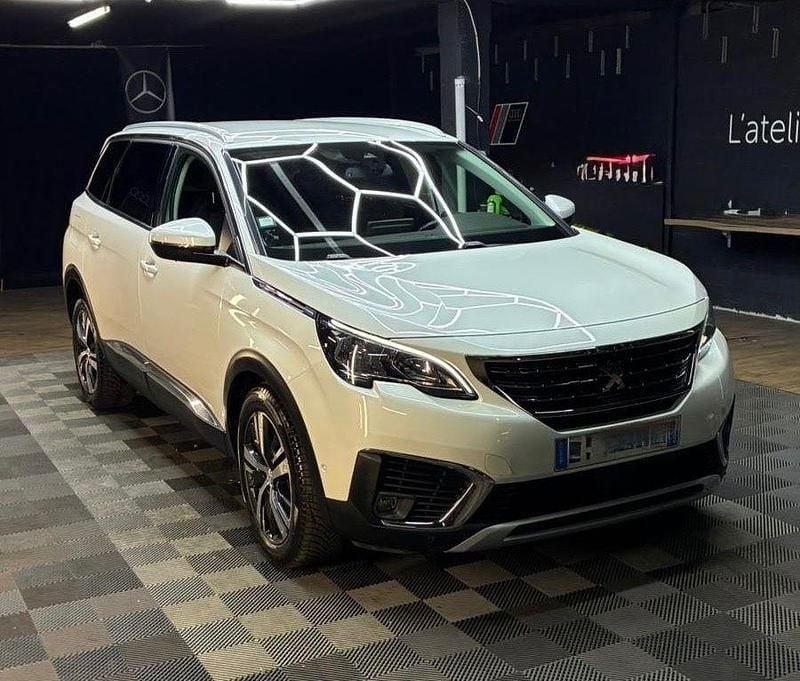 Weiß Gebraucht 2018 Peugeot 5008 Allure SUV | 14.900 € (Guter Preis) - Bild 1/4