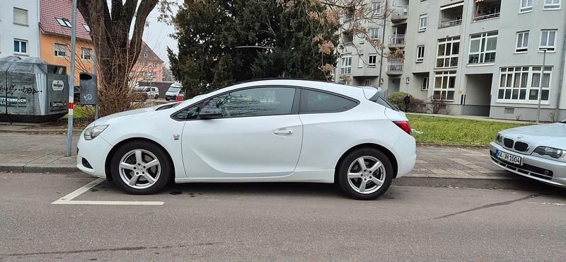 Gebraucht Opel Astra 131 PS (96 kW) 2013 Weiß Limousine