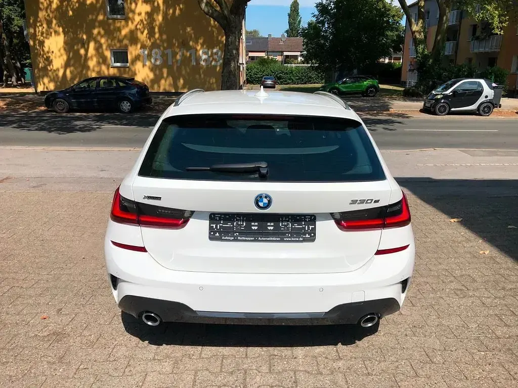 Gebraucht BMW 330 M Sport 184 PS (135 kW) 2022 Weiß Kombi