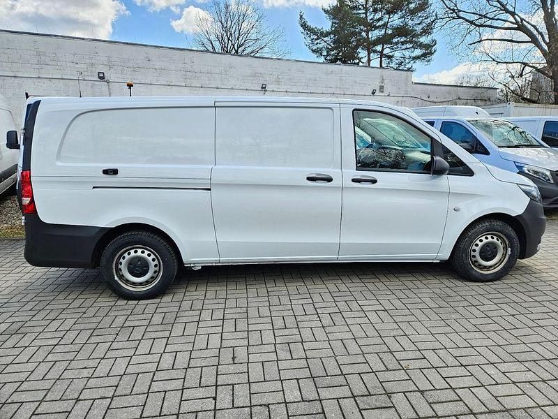 Gebraucht Mercedes Vito 163 PS (119 kW) 2023 Weiß Van