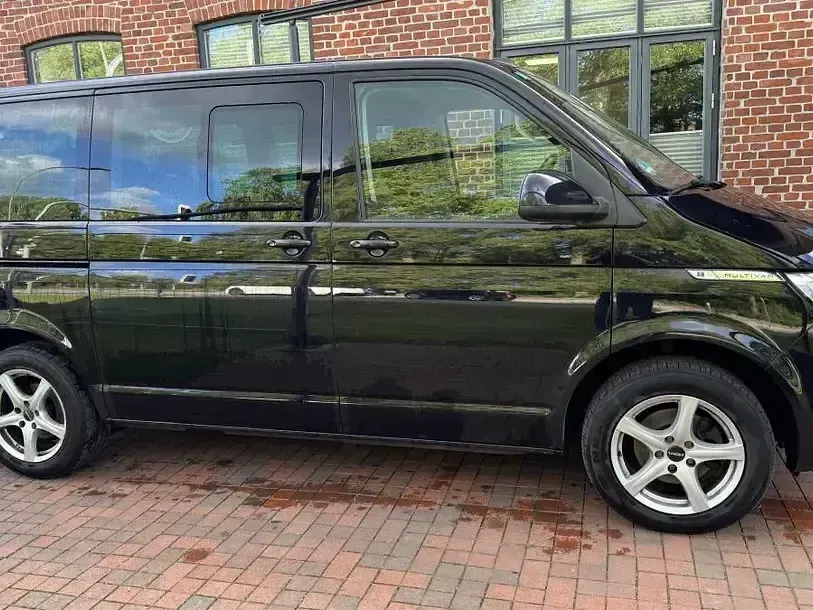 Gebraucht VW Multivan 150 PS (110 kW) 2020 Schwarz Van / Kleinbus