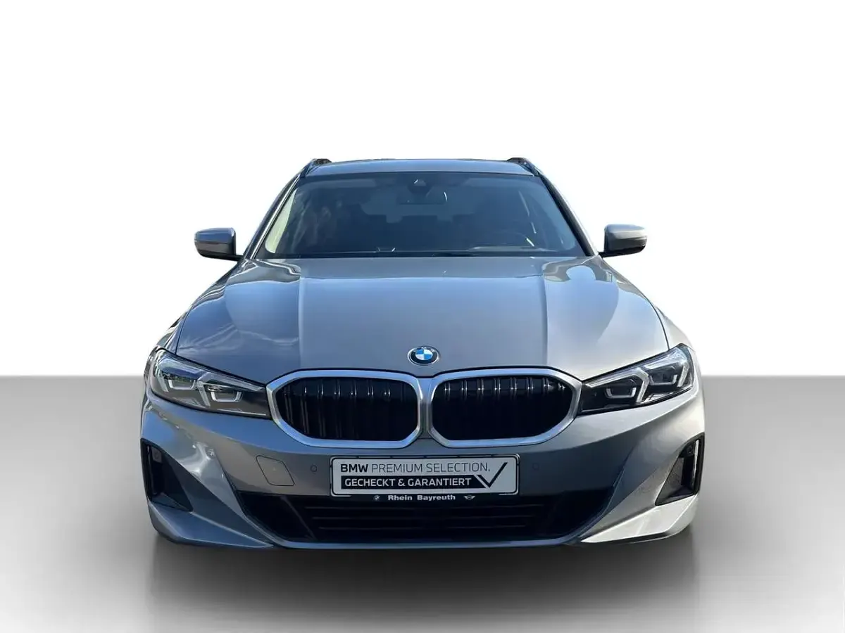 Gebraucht BMW 320 Sport Line 190 PS (139 kW) 2023 Grau Kombi