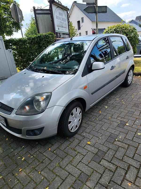 Silber Gebraucht 2006 Ford Fiesta Kleinwagen | 300 € (Superpreis) - Bild 1/4