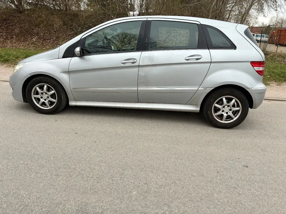 Gebraucht Mercedes B170 116 PS (85 kW) 2005 Silber Van / Kleinbus