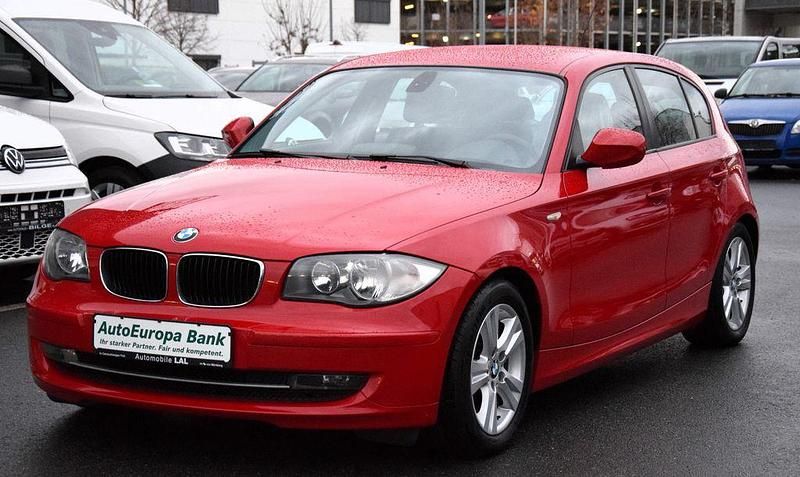 Gebraucht BMW 118 Advantage 143 PS (105 kW) 2011 Rot Kleinwagen