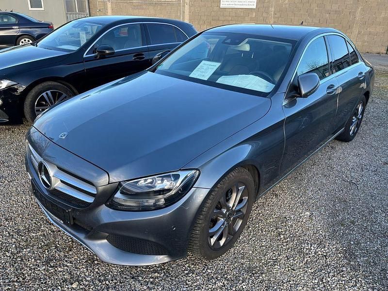 Grau Gebraucht 2018 Mercedes C220 Limousine | 21.500 € (Fairer Preis) - Bild 1/4
