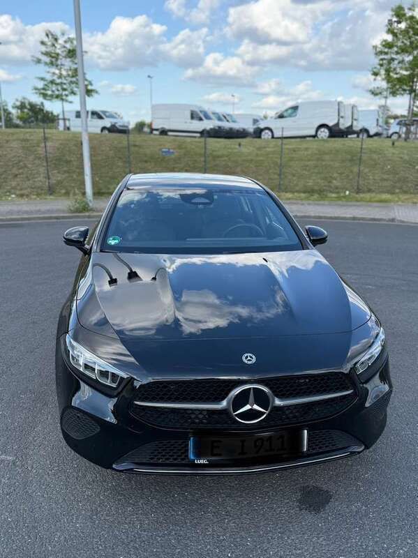 Schwarz Gebraucht 2023 Mercedes A200 Kleinwagen | 29.500 € (Fairer Preis) - Bild 1/4