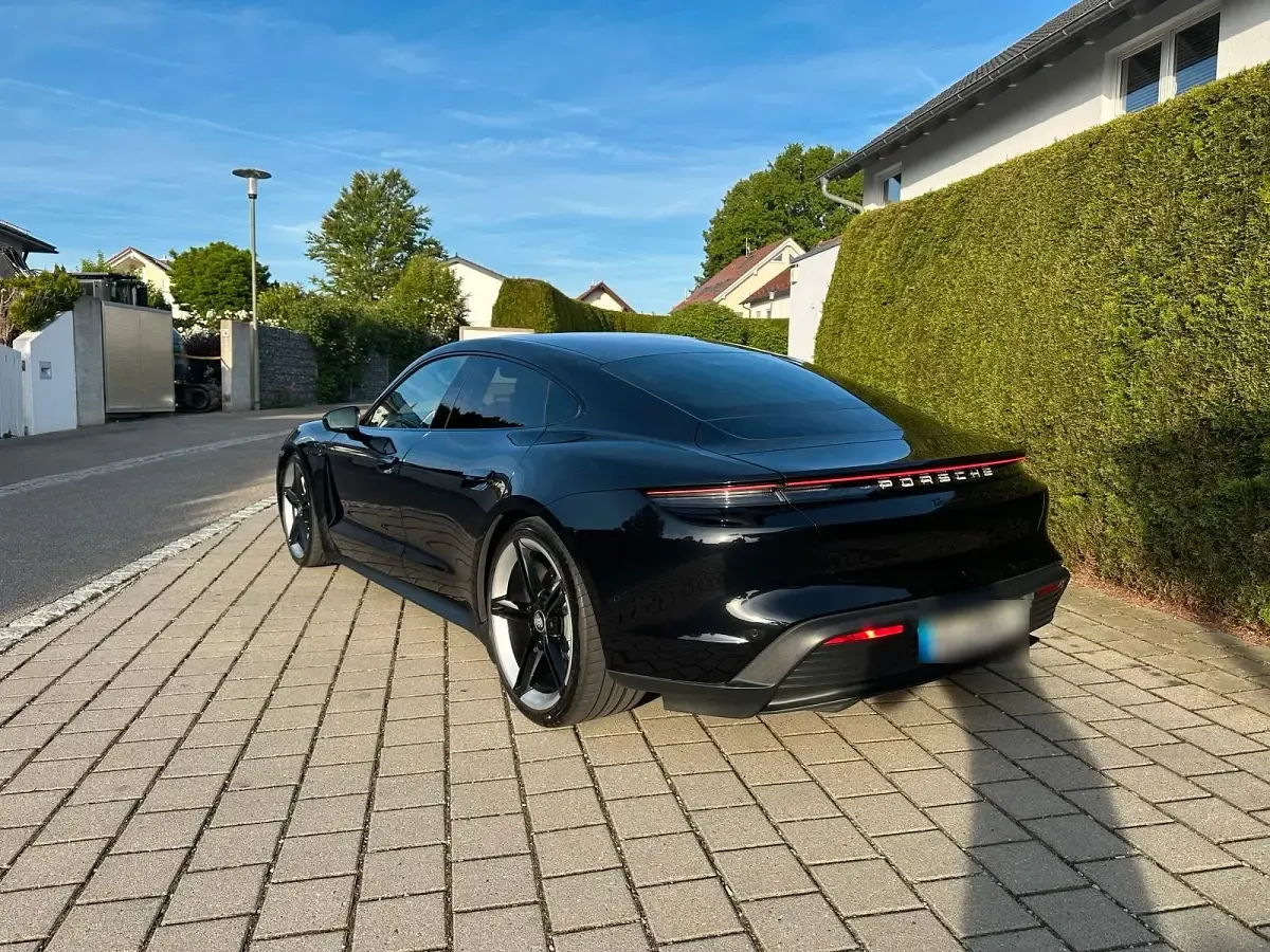 Second-hand Porsche Taycan 4S 389 kW (530 CP) 2020 Negru Berlinǎ