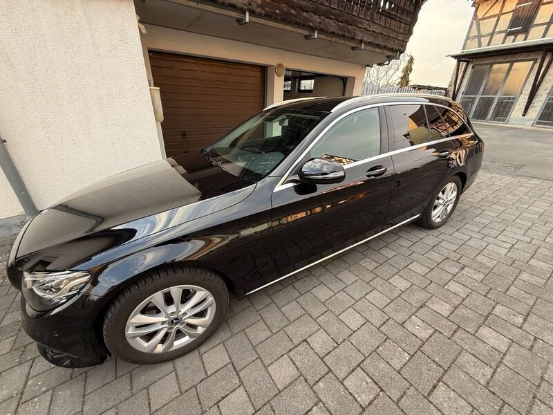 Schwarz Gebraucht 2019 Mercedes C180 Kombi | 19.300 € (Guter Preis) - Bild 1/4