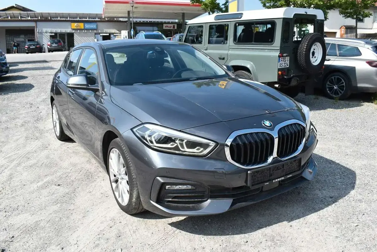 Gebraucht BMW 120 Advantage 178 PS (130 kW) 2021 Mineralgrau metallic Kleinwagen