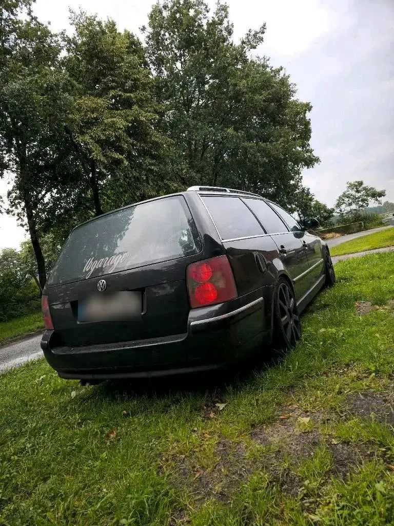 Second-hand VW Passat Highline 200 CP (147 kW) 2004 Negru Break