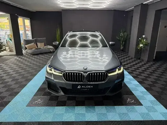Gebraucht BMW 530 M Sport 286 PS (210 kW) 2021 Grau Kombi