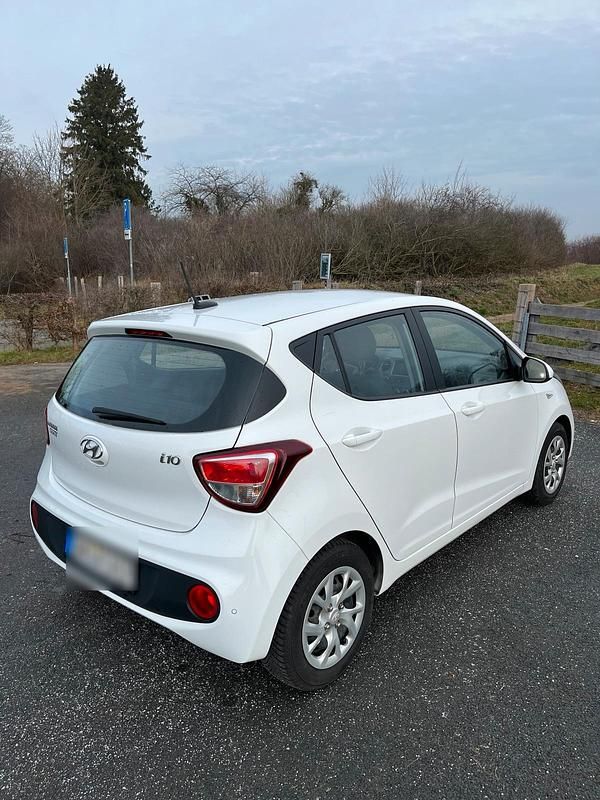 Gebraucht Hyundai i10 67 PS (49 kW) 2018 Weiß Kleinwagen