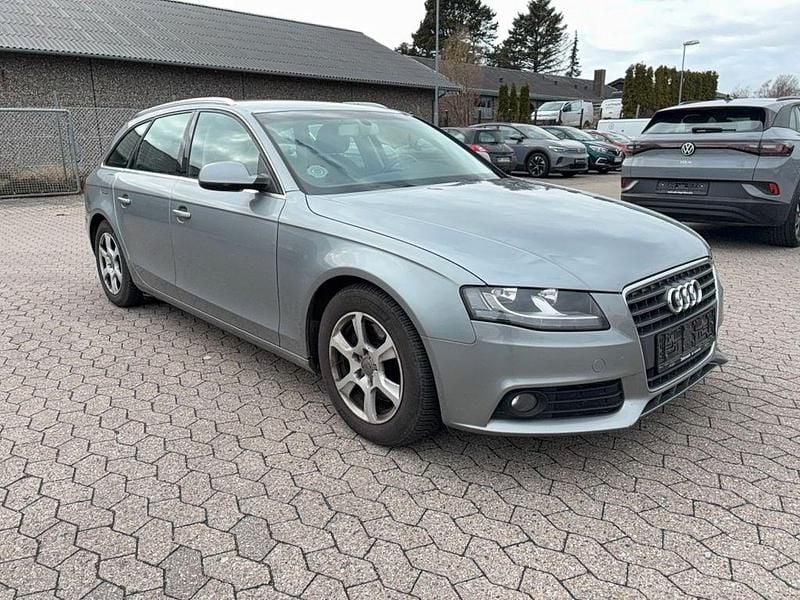 Gebraucht Audi A4 Attraction 136 PS (100 kW) 2011 Grau Kombi