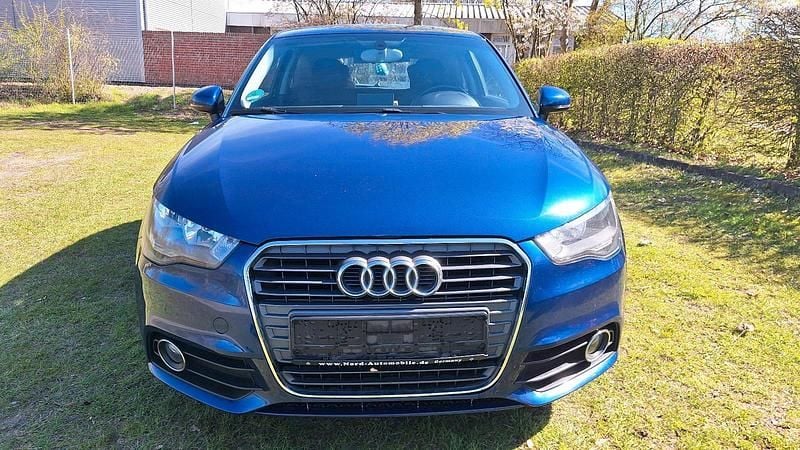Gebraucht Audi A1 Ambiente 122 PS (89 kW) 2014 Blau Kleinwagen