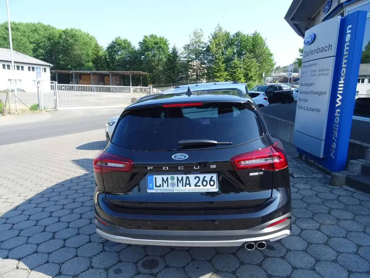Gebraucht Ford Focus Active 155 PS (114 kW) 2023 Obsidianschwarz metallic Kombi