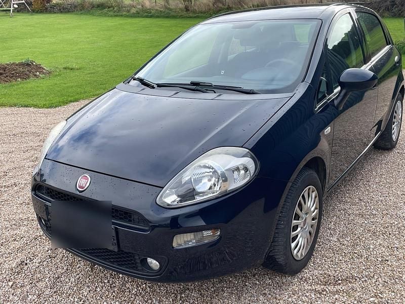 Blau Gebraucht 2016 Fiat Punto Limousine | 4.250 € (Fairer Preis) - Bild 1/4