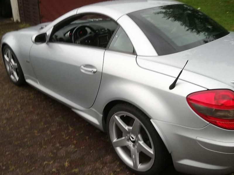 Silber Gebraucht 2006 Mercedes SLK350 AMG Cabrio | 13.999 € (Fairer Preis) - Bild 1/1