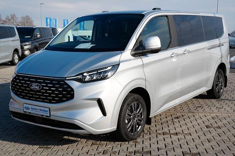 Neu Ford Tourneo Titanium 150 PS (110 kW) 2026 Silber Van / Kleinbus