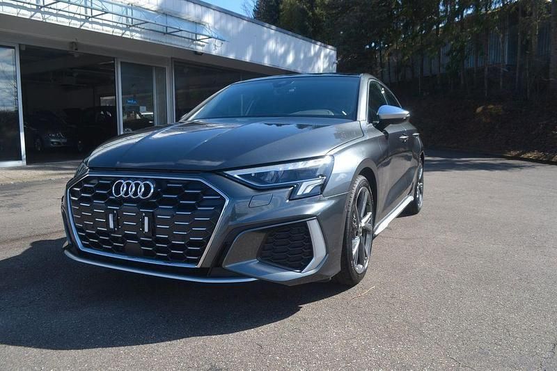 Daytonagrau perleffekt Gebraucht 2022 Audi S3 Basis Limousine | 39.900 € (Fairer Preis) - Bild 1/4
