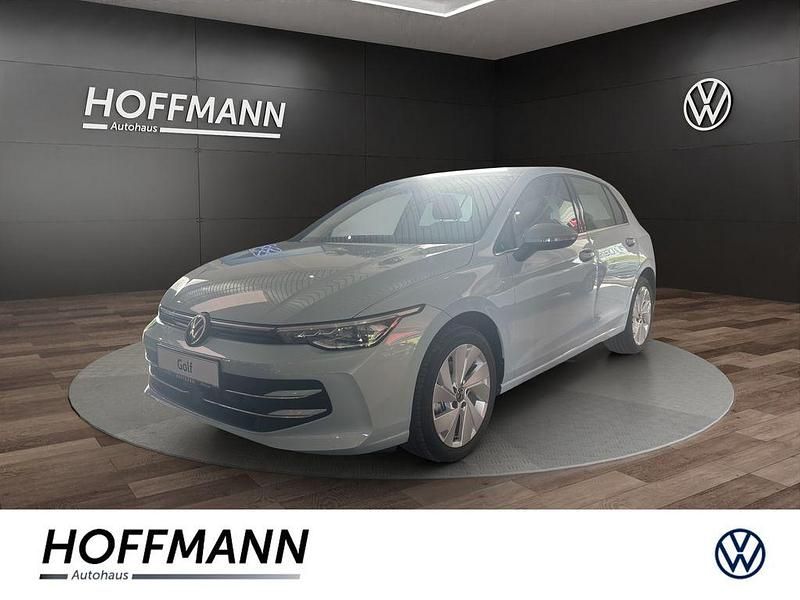 Blau Gebraucht 2025 VW Golf VIII Style Limousine | 29.565 € (Etwas zu teuer) - Bild 1/4