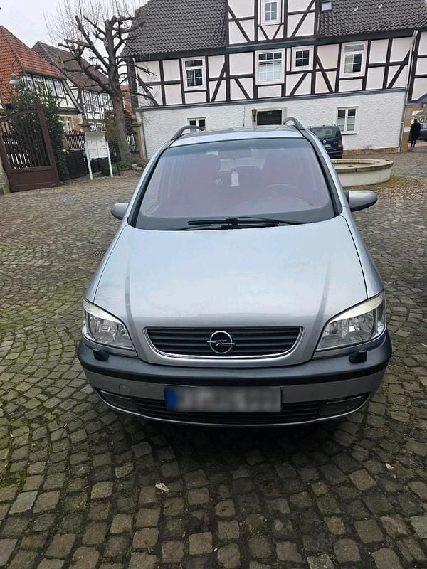Gebraucht Opel Zafira 92 PS (67 kW) 2002 Silber Van / Kleinbus