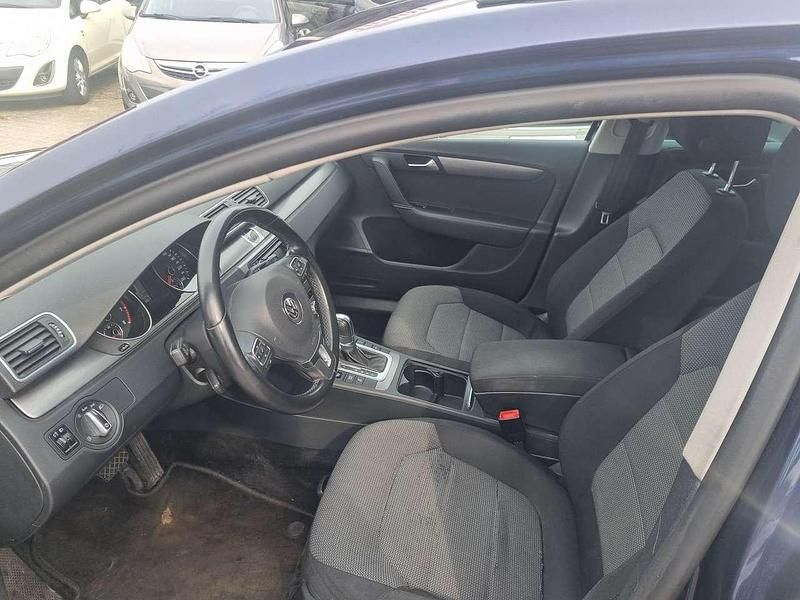 Gebraucht VW Passat Comfortline 122 PS (89 kW) 2012 Night blue metallic Kombi