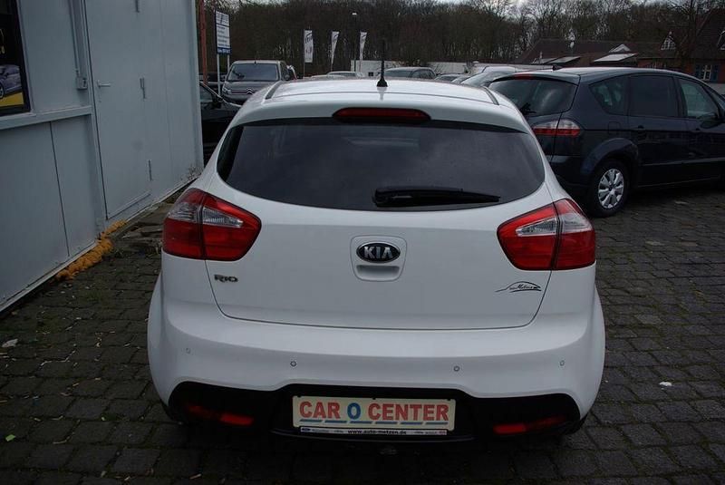 Second-hand Kia Rio DREAM-TEAM Edition 86 CP (63 kW) 2013 Unbekannt Berlinǎ