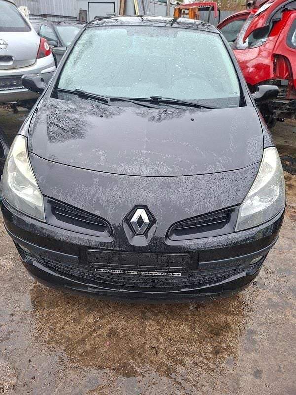 Gebraucht Renault Clio II 88 PS (64 kW) 2005 Schwarz Kleinwagen