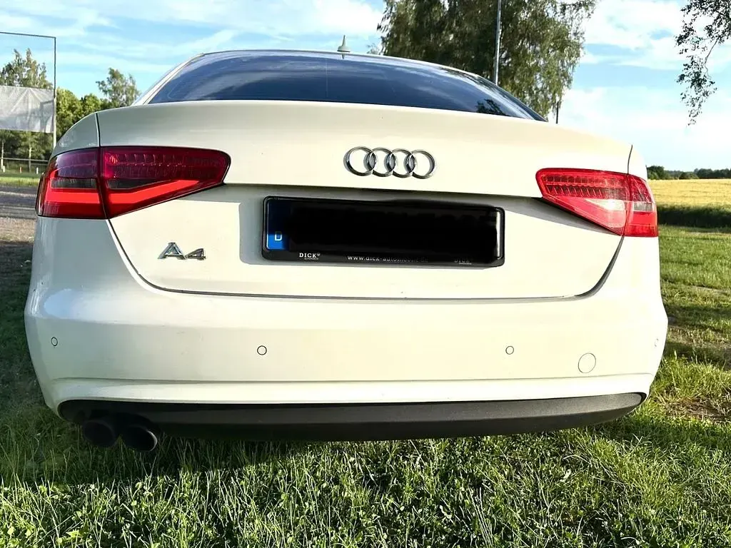 Gebraucht Audi A4 Attraction 120 PS (88 kW) 2014 Weiß Limousine