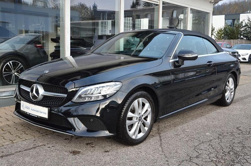 Schwarz Gebraucht 2019 Mercedes C200 Cabrio | 29.990 € (Guter Preis) - Bild 1/4