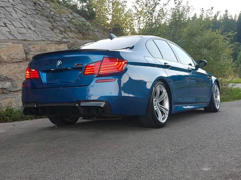 Blau Gebraucht 2012 BMW M5 M Performance Limousine | 37.900 € - Bild 1/4