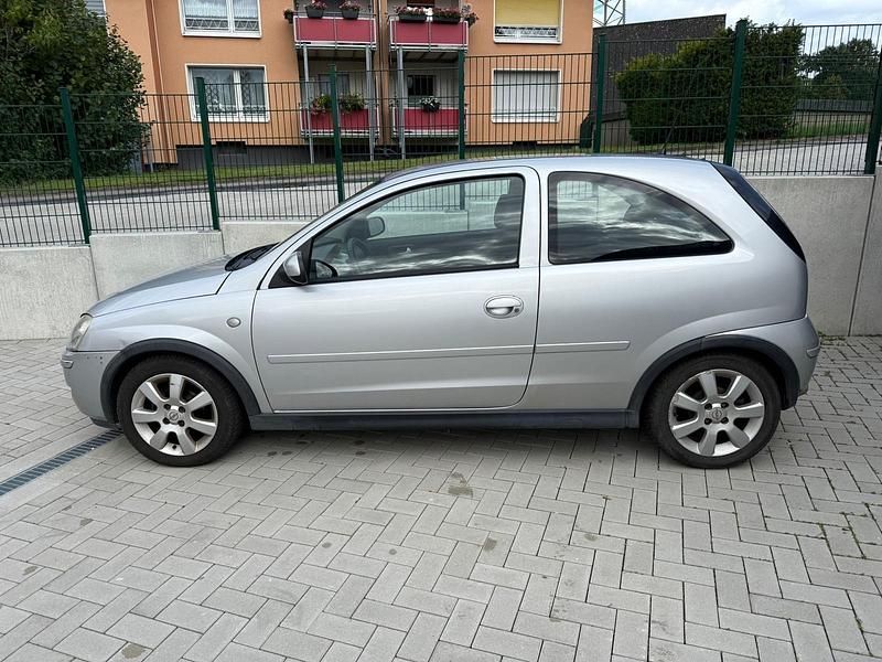 Gebraucht Opel Corsa 80 PS (58 kW) 2005 Silber Kleinwagen