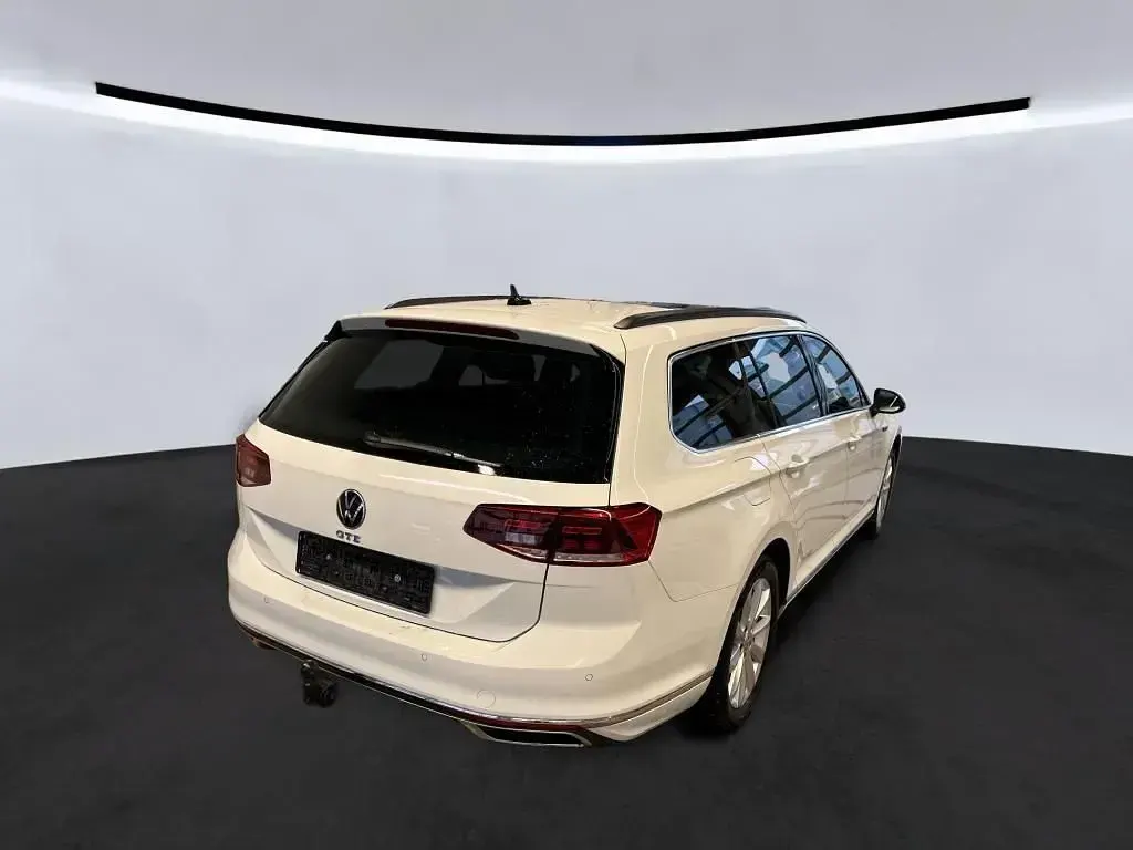 Gebraucht VW Passat GTE 218 PS (160 kW) 2021 Pure white Kombi
