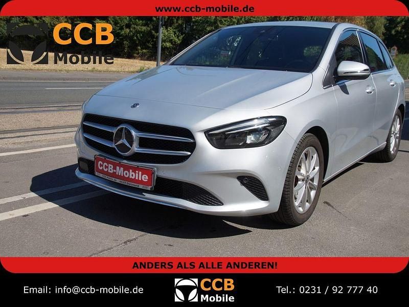 Silber Gebraucht 2019 Mercedes B200 Van / Kleinbus | 21.790 € (Guter Preis) - Bild 1/4