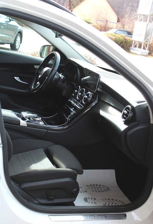 Gebraucht Mercedes C220 194 PS (142 kW) 2020 Weiß Limousine