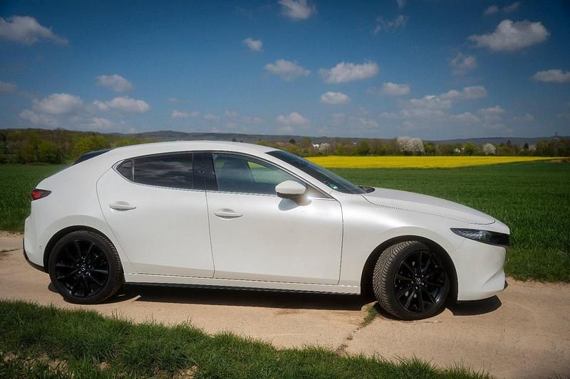 Second-hand Mazda 3 Selection 179 CP (131 kW) 2020 Alb Berlinǎ