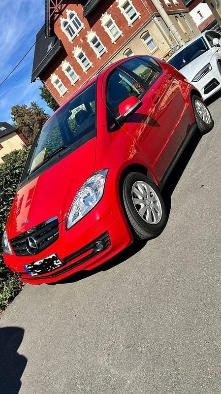 Gebraucht Mercedes A180 Elegance 116 PS (85 kW) 2010 Rot Kleinwagen
