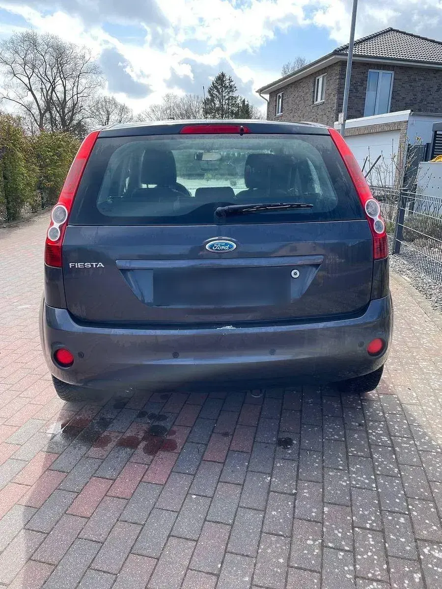 Gebraucht Ford Fiesta Ambiente 80 PS (58 kW) 2008 Blau Kleinwagen