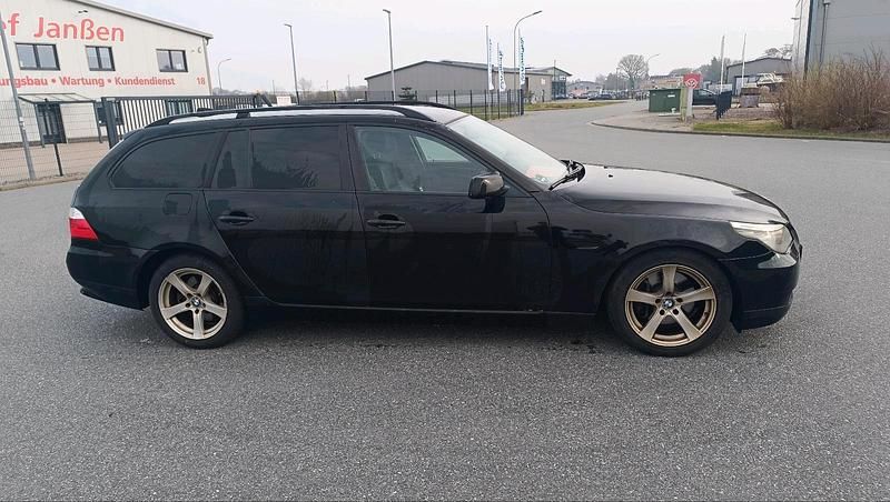 Gebraucht BMW 525 197 PS (144 kW) 2008 Schwarz Kombi