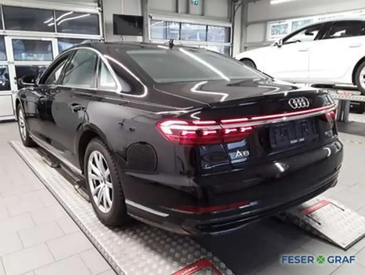 Gebraucht Audi A8 Comfort 286 PS (210 kW) 2024 Brillantschwarz Limousine