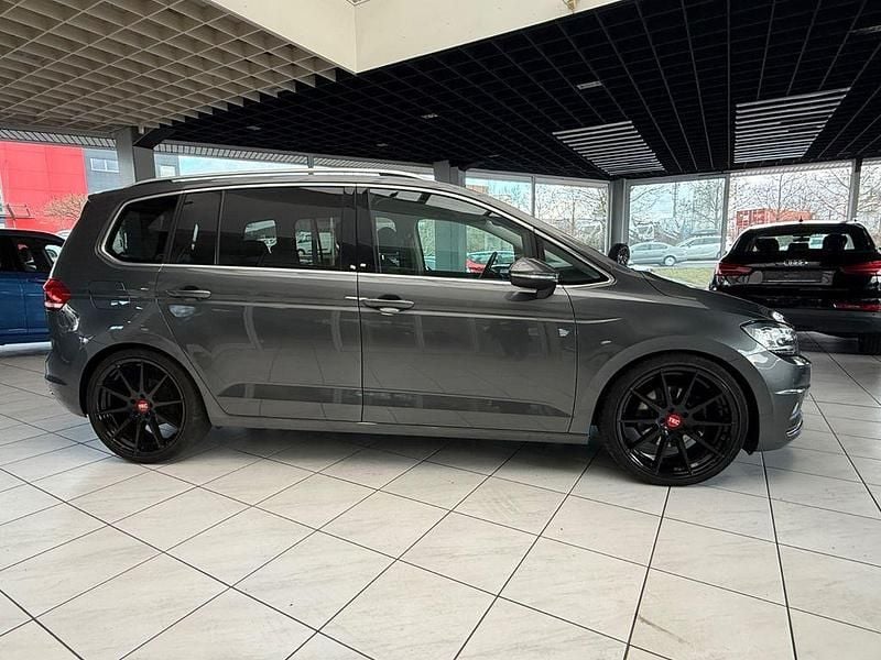 Gebraucht VW Touran Highline 150 PS (110 kW) 2019 Grau Van / Kleinbus
