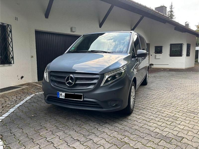 Grau Gebraucht 2015 Mercedes Vito Van / Kleinbus | 25.000 € (Etwas zu teuer) - Bild 1/4