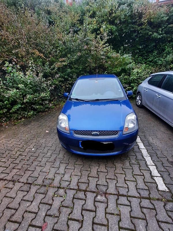 Blau Gebraucht 2008 Ford Fiesta Kleinwagen | 3.000 € - Bild 1/4