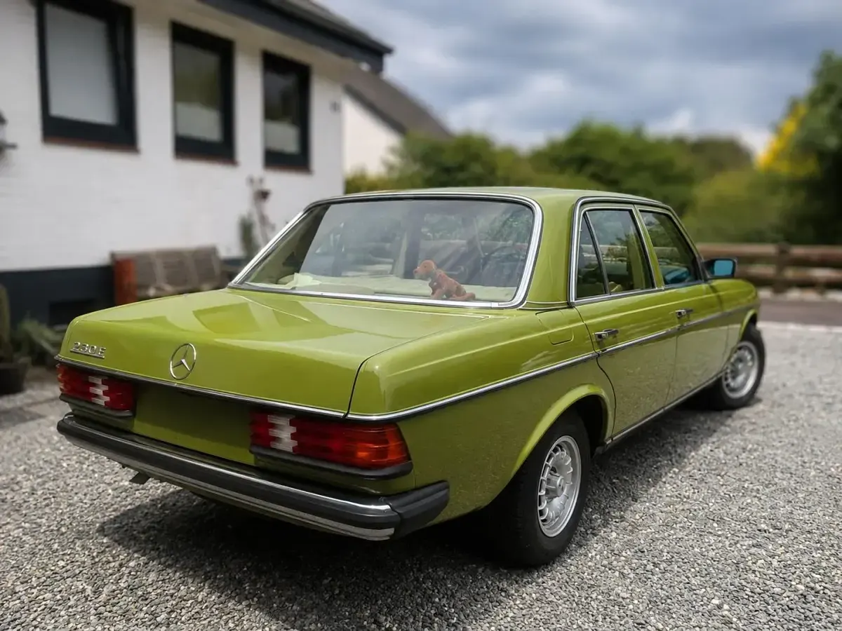 Gebraucht Mercedes 230 136 PS (100 kW) 1982 Grün Limousine